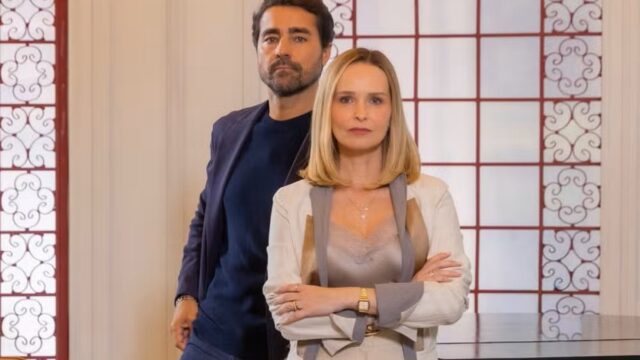Fernanda Rodrigues e Ricardo Pereira em Eu Não Era Louca, Era Casada, novelinha do Globoplay